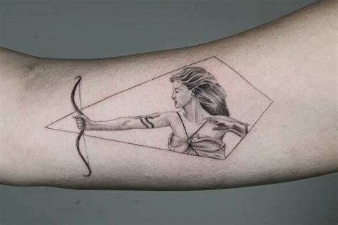 12 Amazing Women S Side Rib Tattoo Ideas