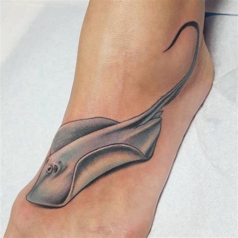 12 Gorgeous Stingray Tattoos You Amp 39 Ll Want To Get Inked Asap Stingray