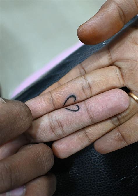 23 Perfectly Paired Matching Finger Tattoo Ideas Days Inspired
