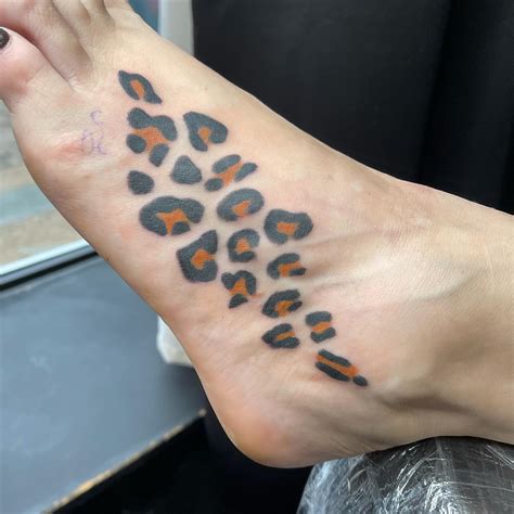 45 Best Unisex Leopard Print Tattoo Designs September 2025 45 Best Unisex Leopard Print Tattoo Designs September 2025