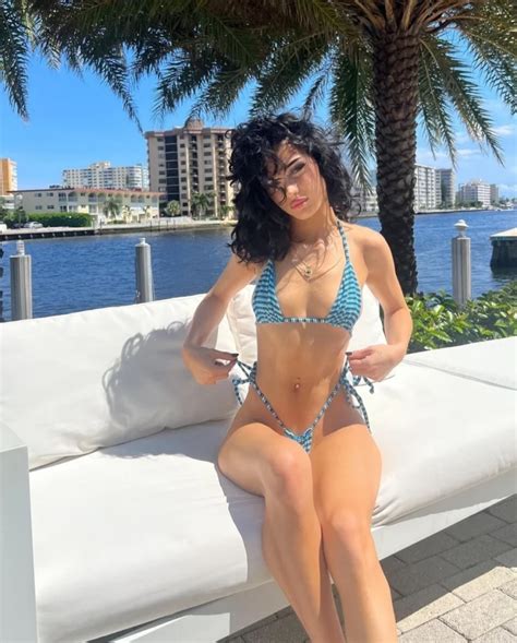 Amelie Warren Onlyfans