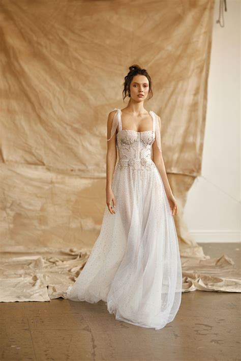 Ultimate Guide to Chic Balconette Wedding Dresses