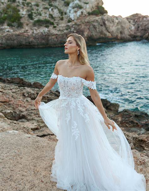 Perfect Picks for Stunning Beautiful Beach Wedding Dresses