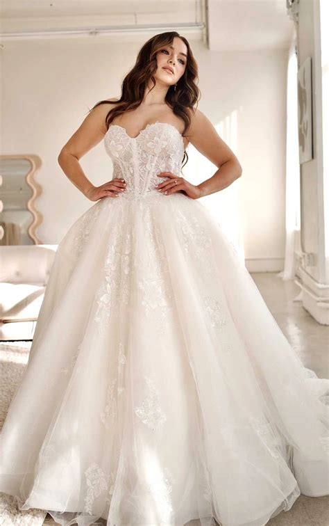 Corset Ballgown Wedding Dress Trends 2023