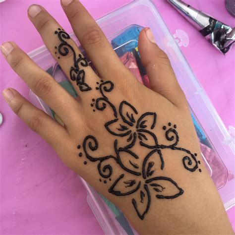 Henna Hand Art Flowers 40 Easy Henna Designs For Beginners For Your Henna Hand Art Flowers 40 Easy Henna Designs For Beginners For Your
