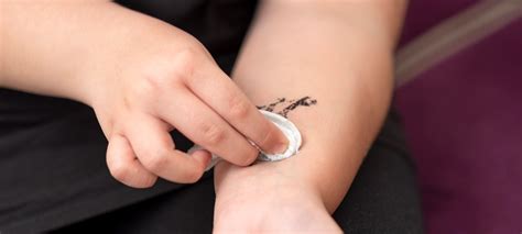 How To Apply And Remove Temporary Tattoos L Or Al Paris