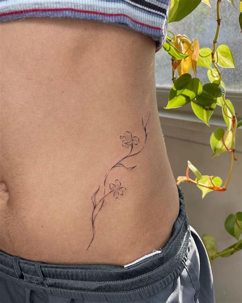 Kate H Nh Tattoo Artist On Instagram Amp Quot Custom Florals On The Hip