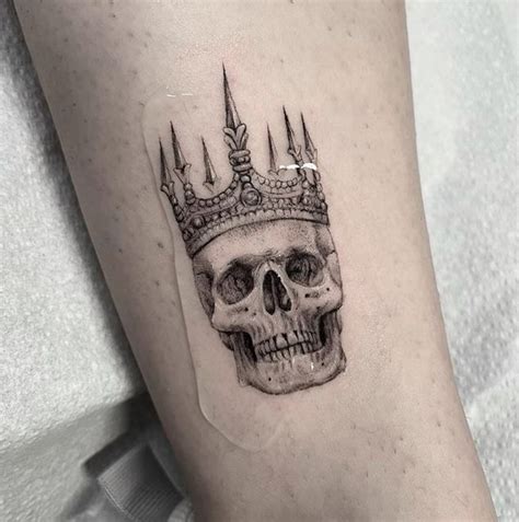Skull With Crown Tattoo Tattoodo
