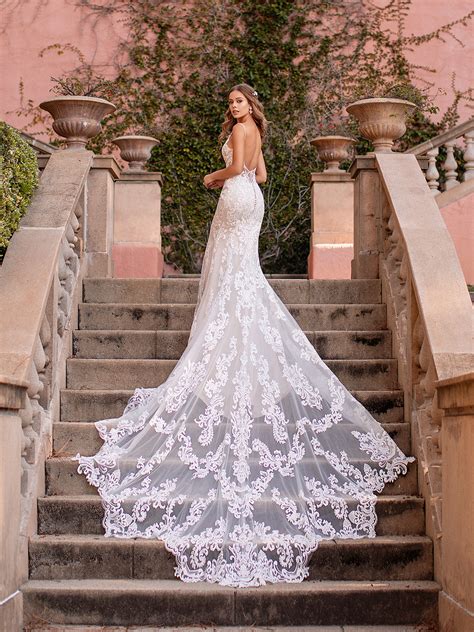 Trendy Train Wedding Gown Styles 2023