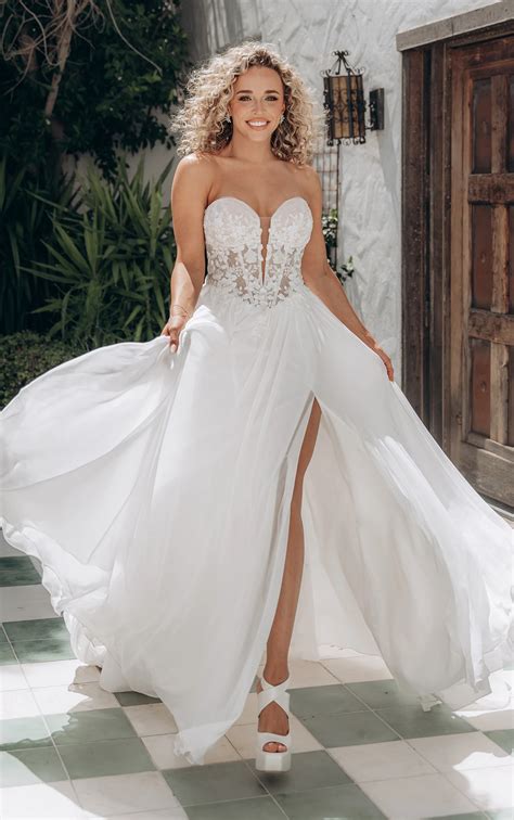 Top Trends: Wedding Dress With a Slit for a Stunning Bridal Look